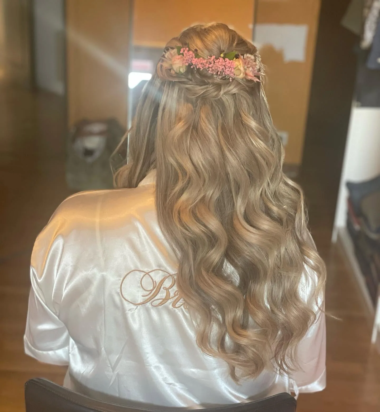 Opsteekkapsels bij Haarsalon Magnifiek in Verrebroek