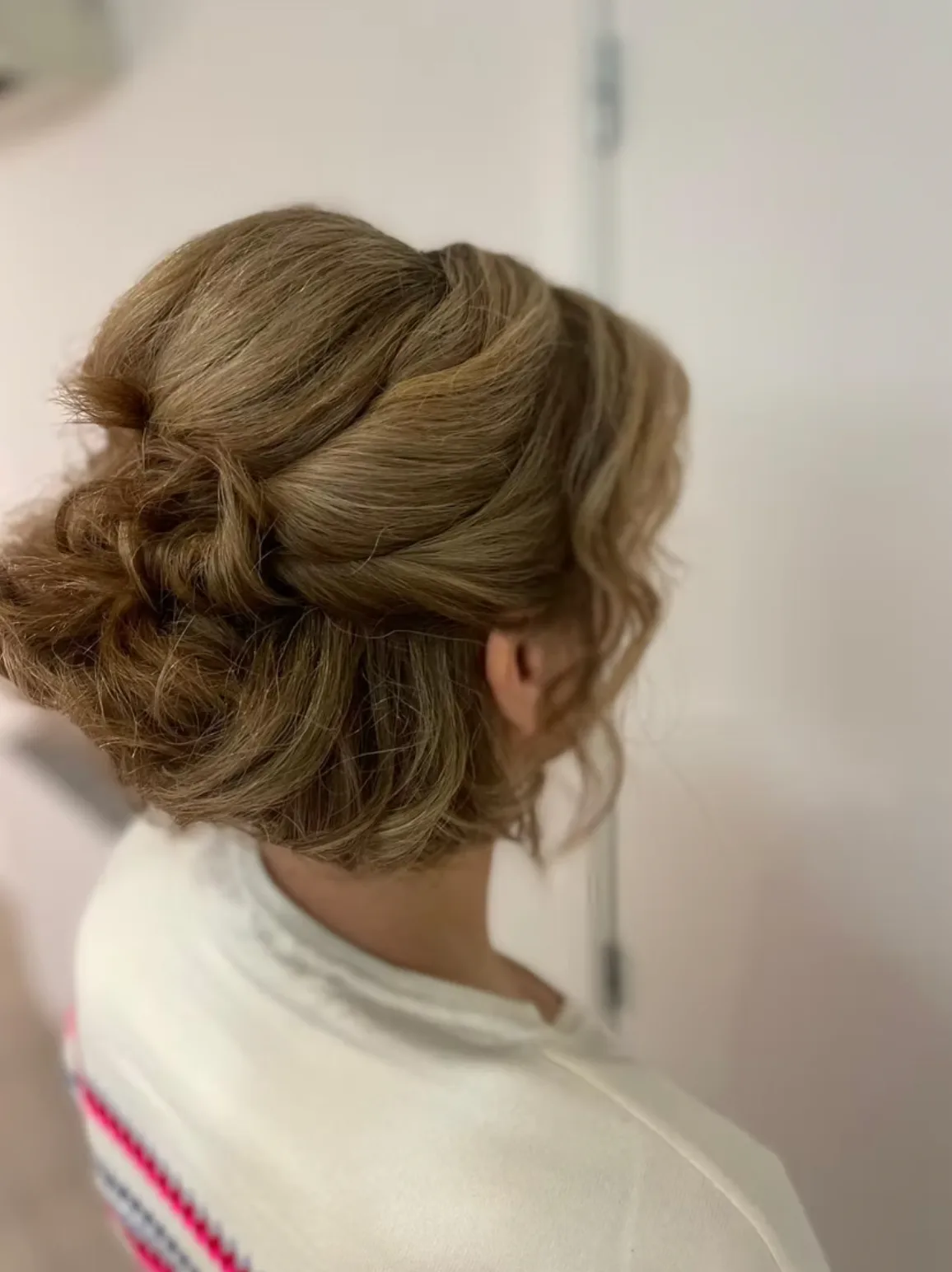 Opsteekkapsels bij Haarsalon Magnifiek in Verrebroek