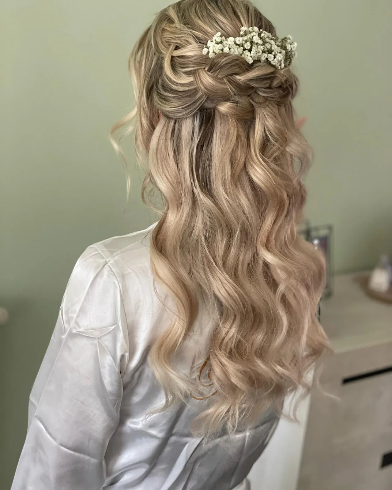 Opsteekkapsels bij Haarsalon Magnifiek in Verrebroek