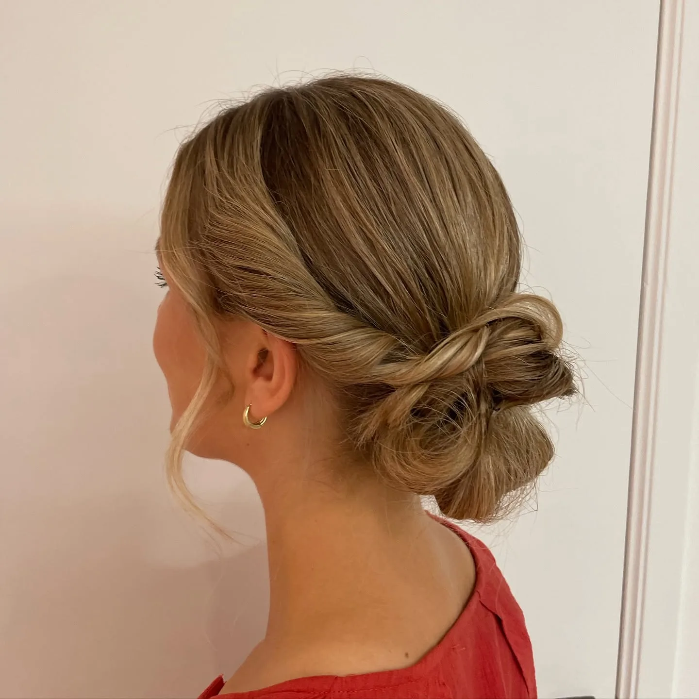 Opsteekkapsels bij Haarsalon Magnifiek in Verrebroek